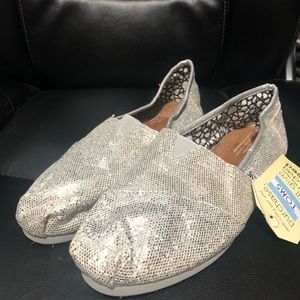 Toms silver sparkle classics. Size 9.5W